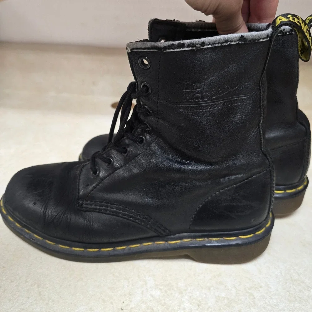 Dr. Martens 1460 Black Leather 8 Eye Lace Up Combat Boots Mens 8‎ Womens 9 EU 41